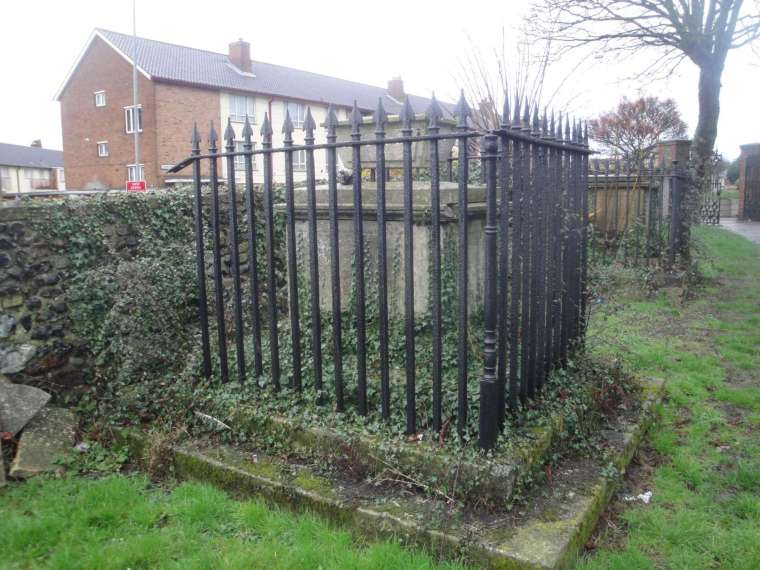 tmp_Staines_Grave.jpg